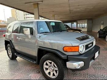  Toyota  FJ Cruiser  2022  Automatic  33,500 Km  6 Cylinder  Four Wheel Drive (4WD)  SUV  Gray  With Warranty