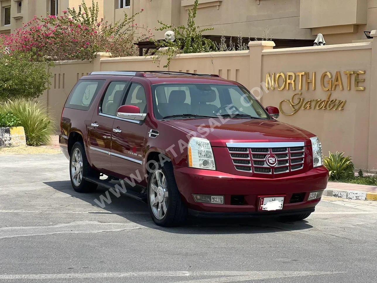 Cadillac  Escalade  2011  Automatic  220,000 Km  8 Cylinder  Four Wheel Drive (4WD)  SUV  Red