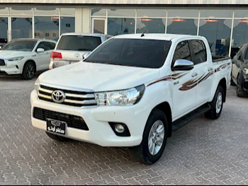 Toyota  Hilux  SR5  2018  Automatic  326,000 Km  4 Cylinder  Four Wheel Drive (4WD)  Pick Up  White