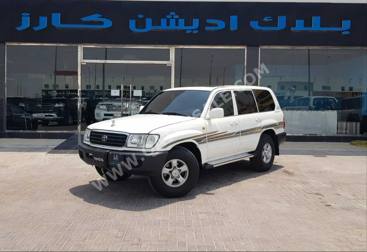 Toyota  Land Cruiser  GX  2000  Manual  169,000 Km  6 Cylinder  Four Wheel Drive (4WD)  SUV  White