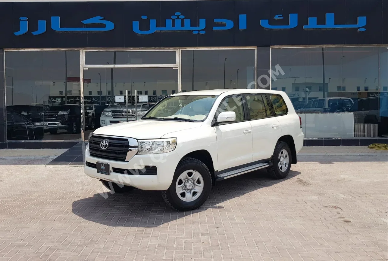 Toyota  Land Cruiser  GX  2016  Automatic  200,000 Km  6 Cylinder  Four Wheel Drive (4WD)  SUV  White