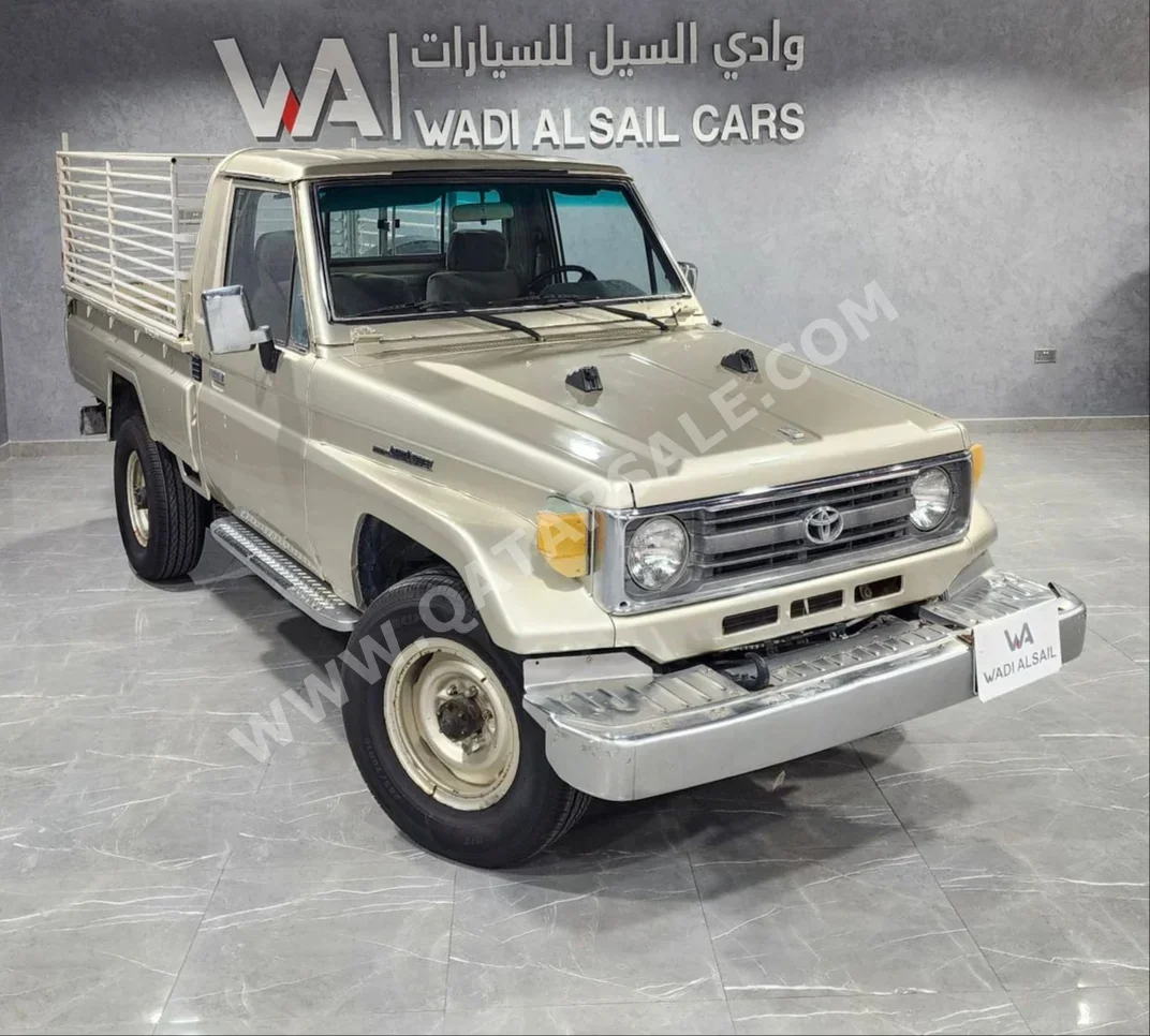 Toyota  Land Cruiser  LX  1989  Manual  555,000 Km  6 Cylinder  Four Wheel Drive (4WD)  Pick Up  Gold