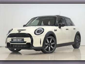 Mini  Cooper  S  2022  Automatic  48,500 Km  4 Cylinder  Front Wheel Drive (FWD)  Hatchback  White  With Warranty