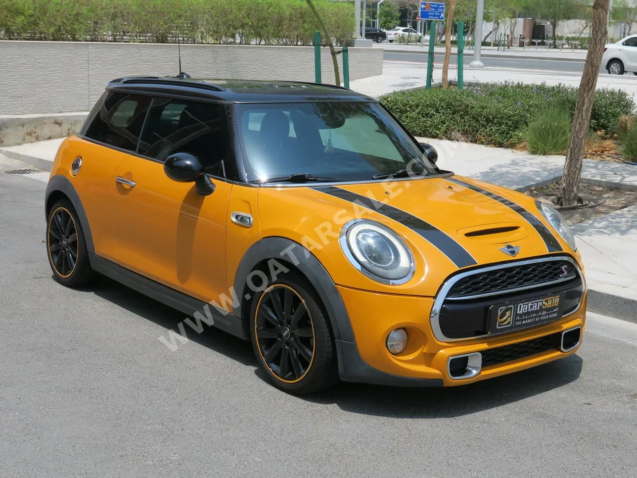 Mini  Cooper  S  2015  Automatic  170,000 Km  4 Cylinder  Front Wheel Drive (FWD)  Hatchback  Orange