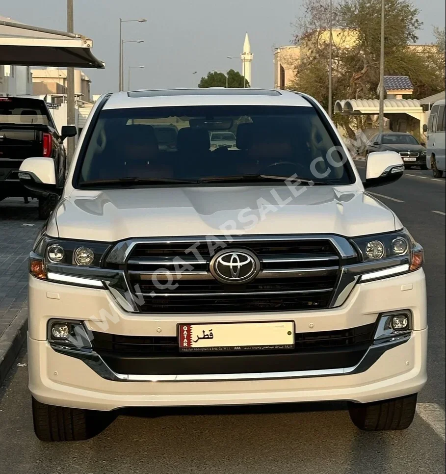 Toyota  Land Cruiser  GXR- Grand Touring  2020  Automatic  72,000 Km  8 Cylinder  Four Wheel Drive (4WD)  SUV  White  With Warranty