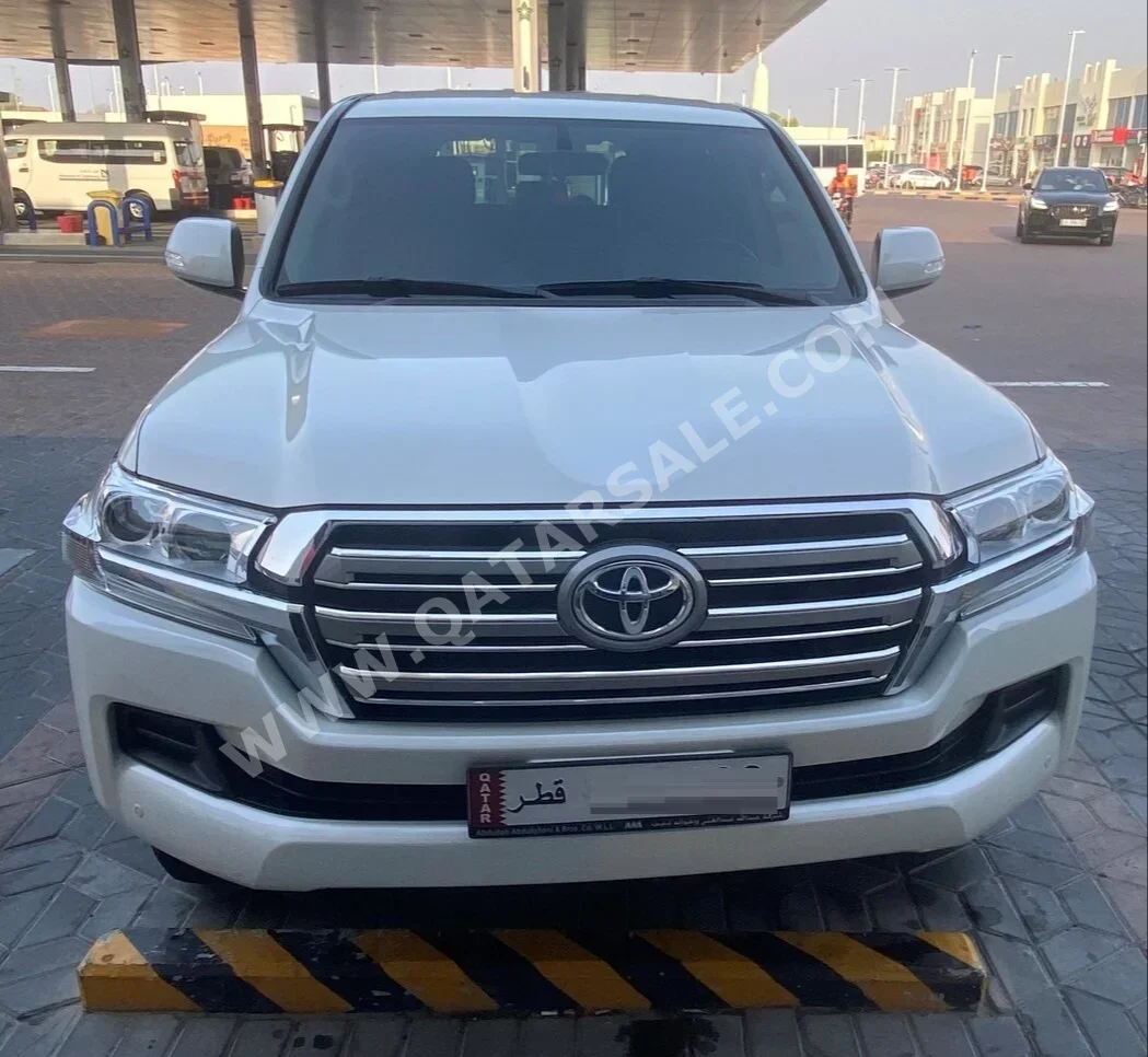 Toyota  Land Cruiser  GXR  2019  Automatic  30,000 Km  6 Cylinder  Four Wheel Drive (4WD)  SUV  White