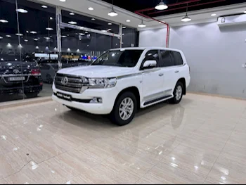 Toyota  Land Cruiser  VXR  2020  Automatic  213,000 Km  8 Cylinder  Four Wheel Drive (4WD)  SUV  White