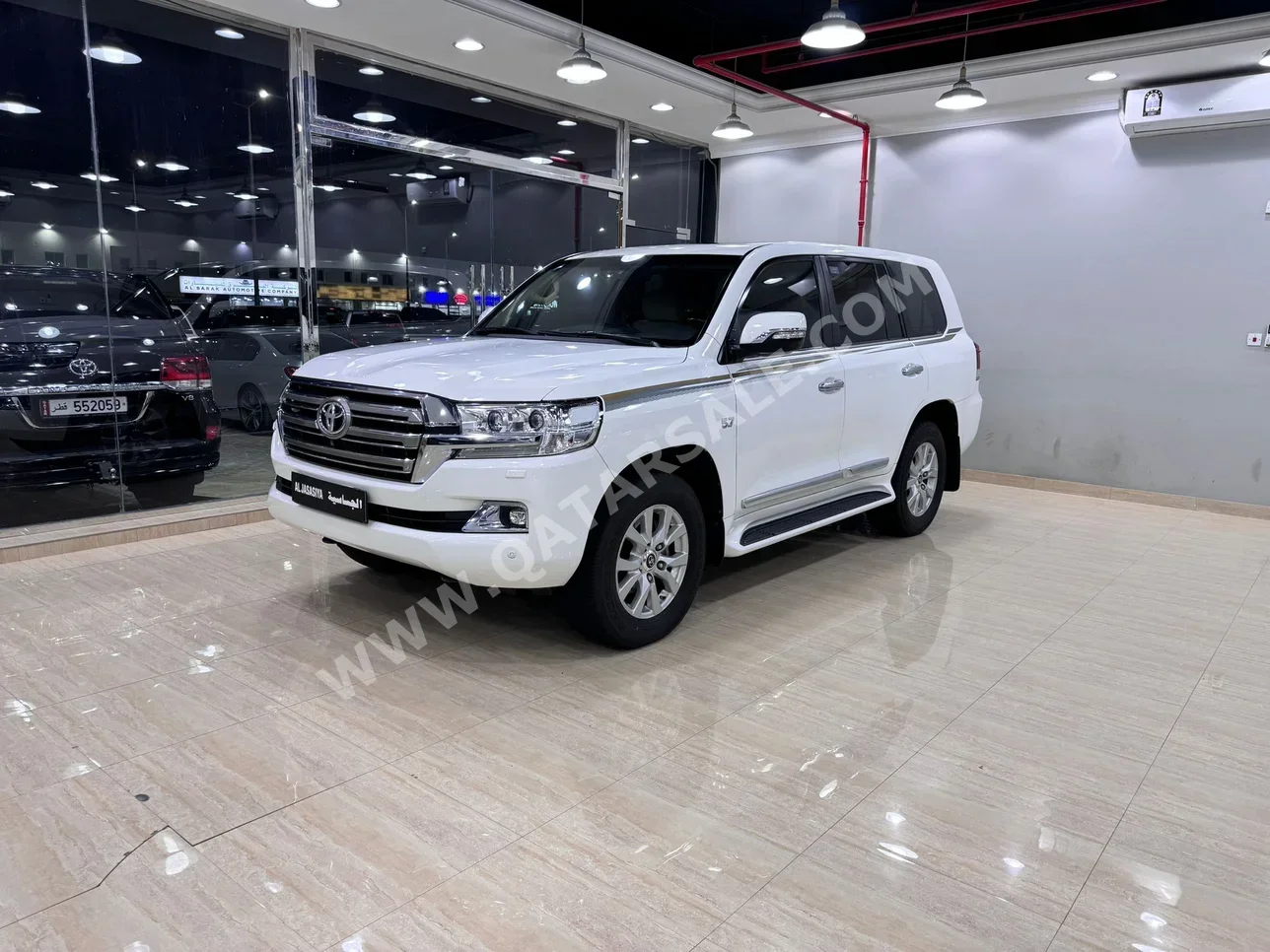 Toyota  Land Cruiser  VXR  2020  Automatic  213,000 Km  8 Cylinder  Four Wheel Drive (4WD)  SUV  White