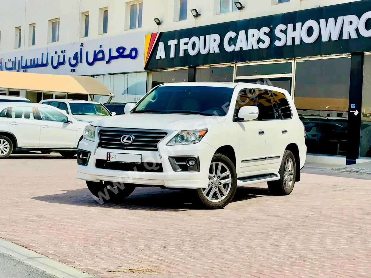 Lexus  LX  570  2015  Automatic  226,000 Km  8 Cylinder  Four Wheel Drive (4WD)  SUV  White