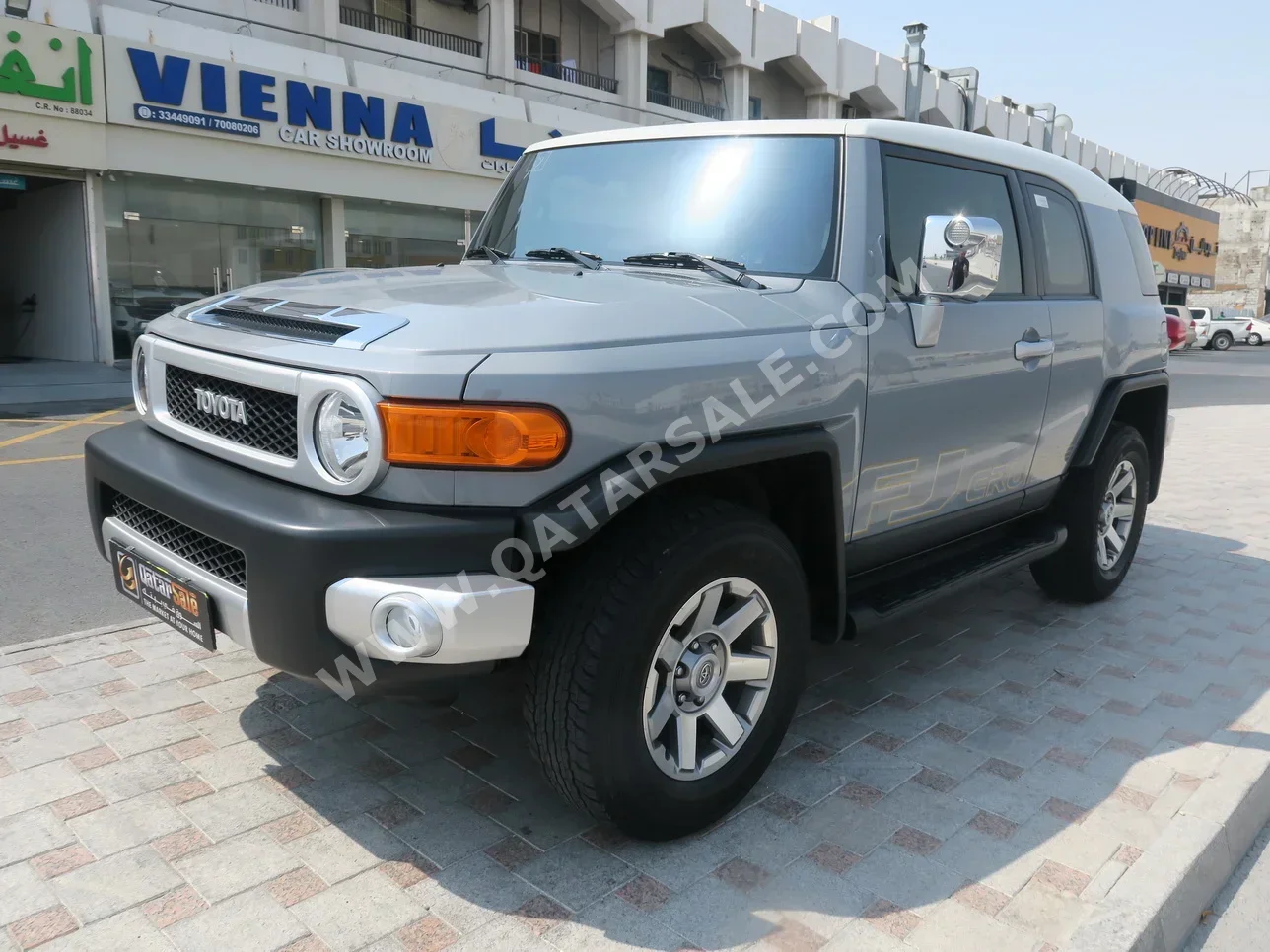 Toyota  FJ Cruiser  2021  Automatic  64,000 Km  6 Cylinder  Four Wheel Drive (4WD)  SUV  Gray