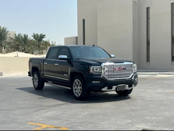 GMC  Sierra  Denali  2018  Automatic  101٬000 Km  8 Cylinder  Four Wheel Drive (4WD)  Pick Up  Black