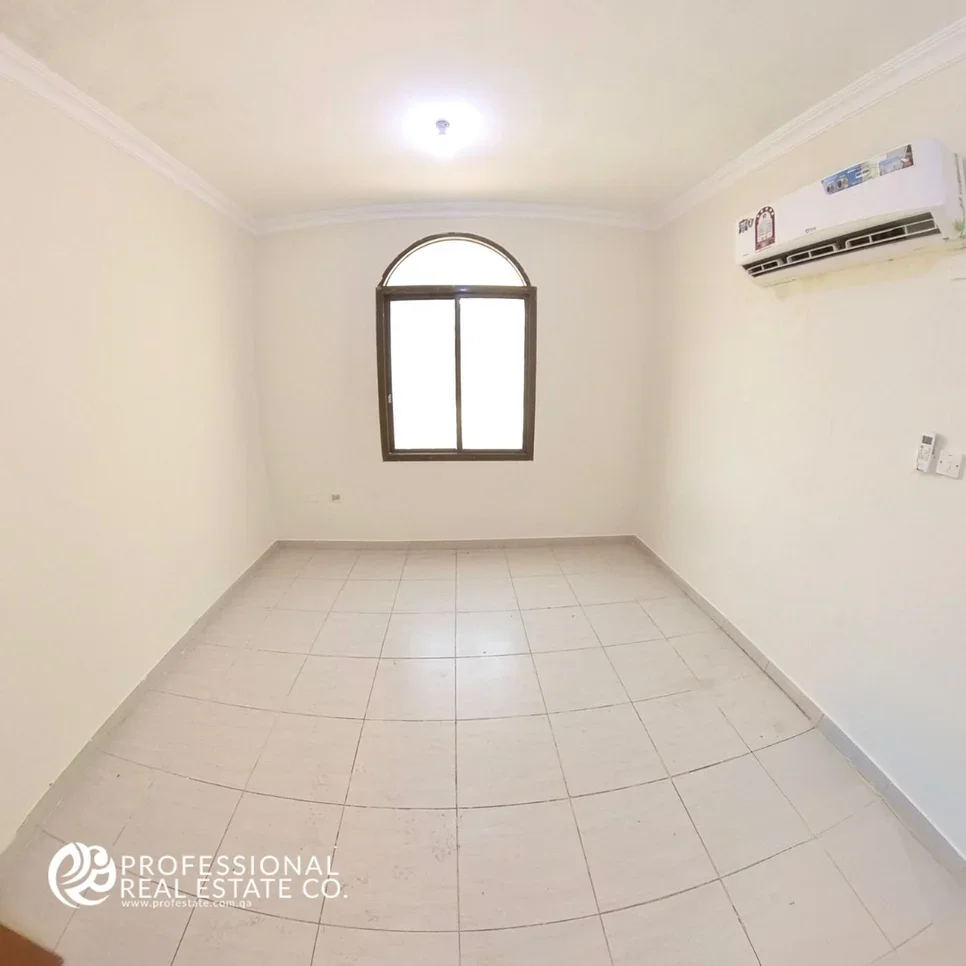 3 Bedrooms  Apartment  in Doha -  Al Sadd  Not Furnished