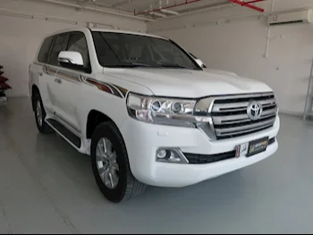 Toyota  Land Cruiser  GXR  2017  Automatic  147,000 Km  8 Cylinder  Four Wheel Drive (4WD)  SUV  White