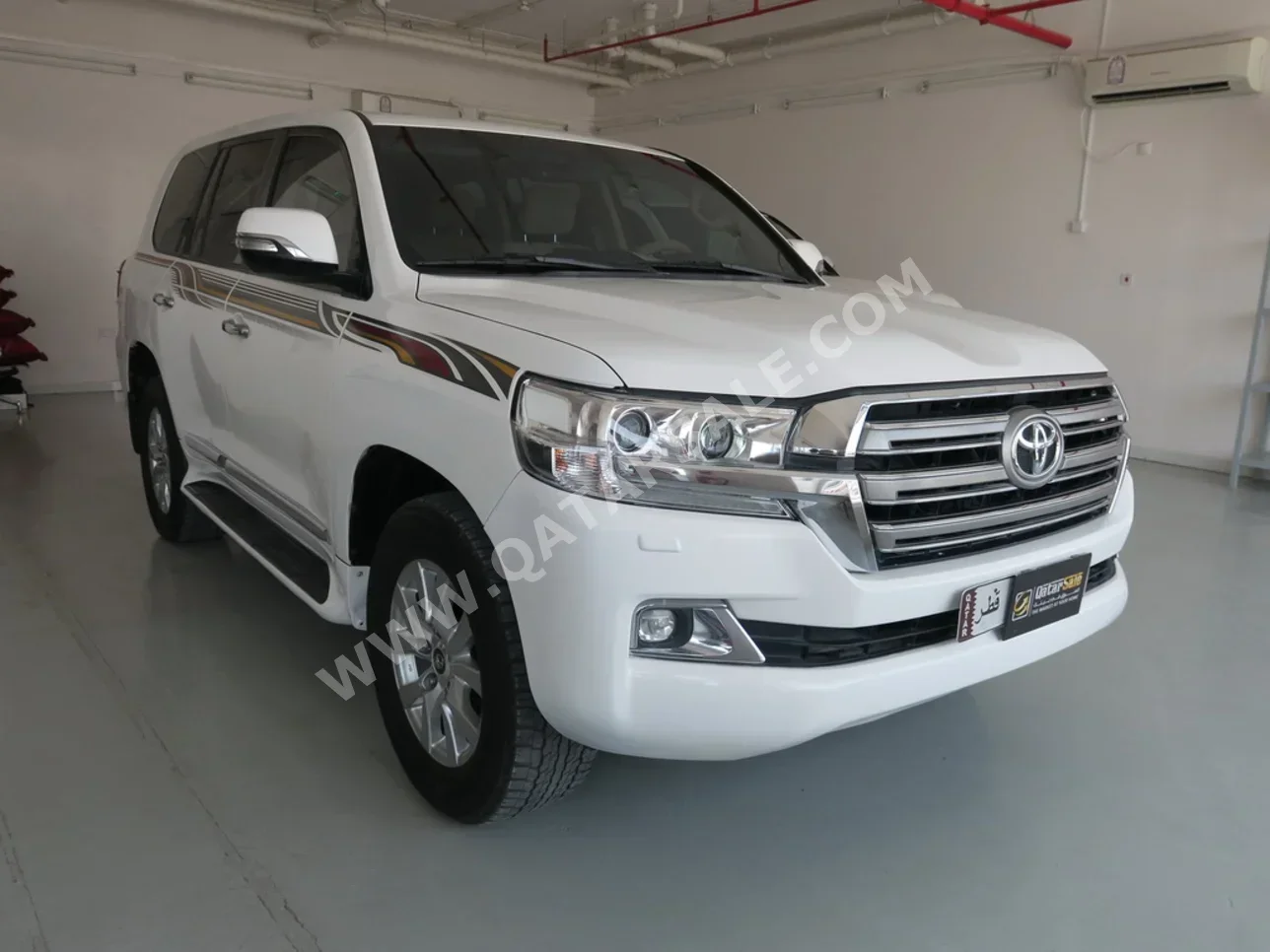 Toyota  Land Cruiser  GXR  2017  Automatic  147,000 Km  8 Cylinder  Four Wheel Drive (4WD)  SUV  White