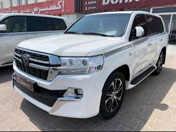 Toyota  Land Cruiser  VXR  2019  Automatic  266,000 Km  8 Cylinder  Four Wheel Drive (4WD)  SUV  White