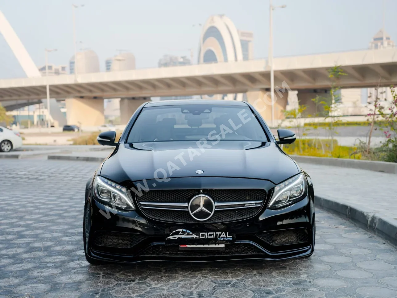 مرسيدس - بنز  سي - كلاس  63 AMG  2015  اوتوماتيك  109,000 كم  8 سلندر  دفع خلفي  سيدان  أسود