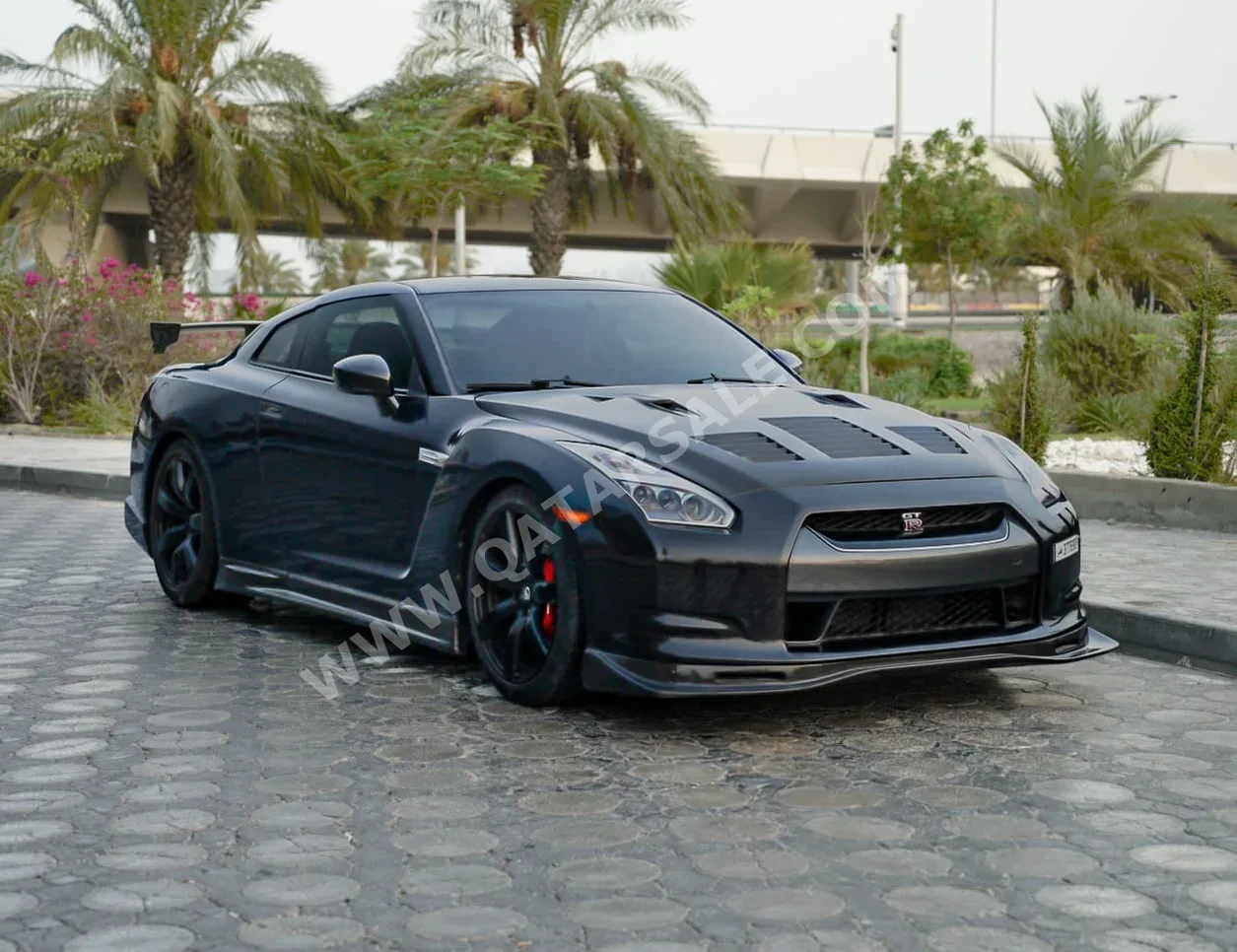 Nissan  GT-R  2009  Automatic  68,000 Km  6 Cylinder  Rear Wheel Drive (RWD)  Coupe / Sport  Gray