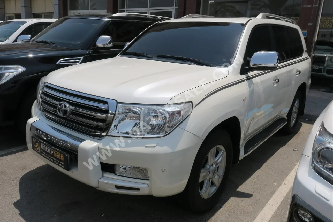 Toyota  Land Cruiser  VXR  2011  Automatic  290,000 Km  8 Cylinder  Four Wheel Drive (4WD)  SUV  White