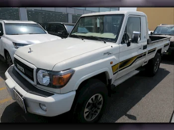 Toyota  Land Cruiser  LX  2022  Manual  67٬000 Km  6 Cylinder  Four Wheel Drive (4WD)  Pick Up  White  With Warranty