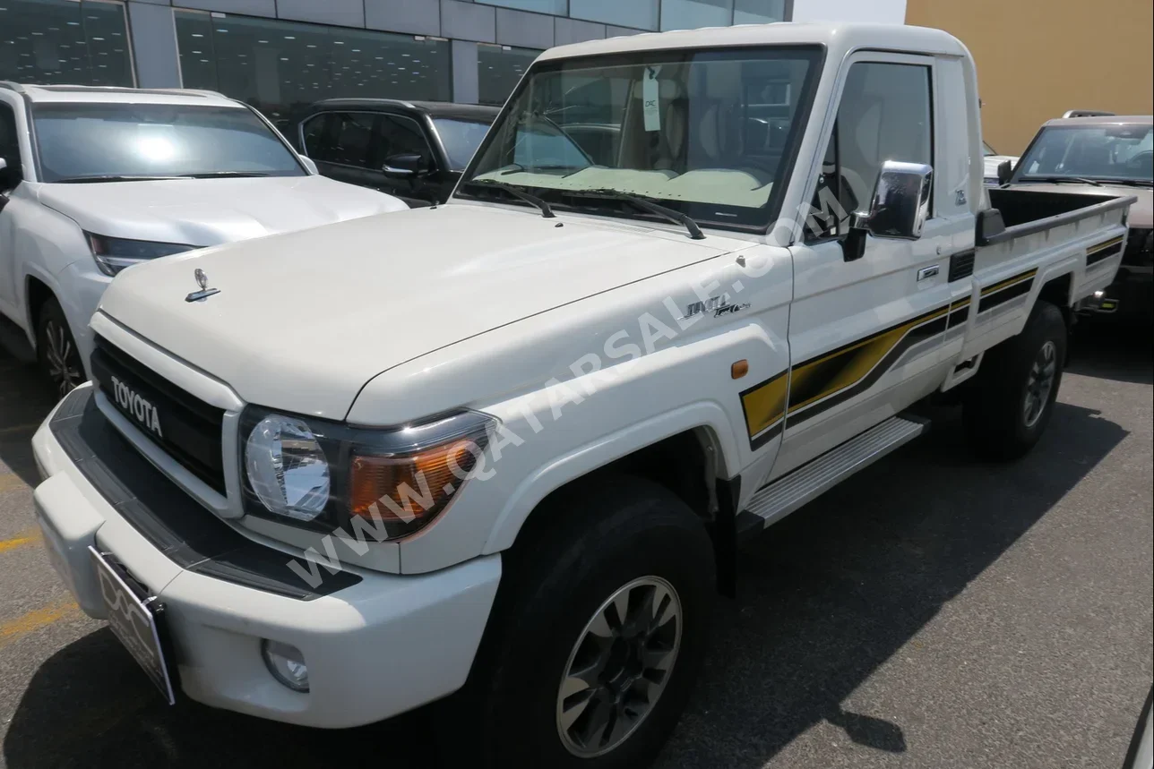 Toyota  Land Cruiser  LX  2022  Manual  67٬000 Km  6 Cylinder  Four Wheel Drive (4WD)  Pick Up  White  With Warranty