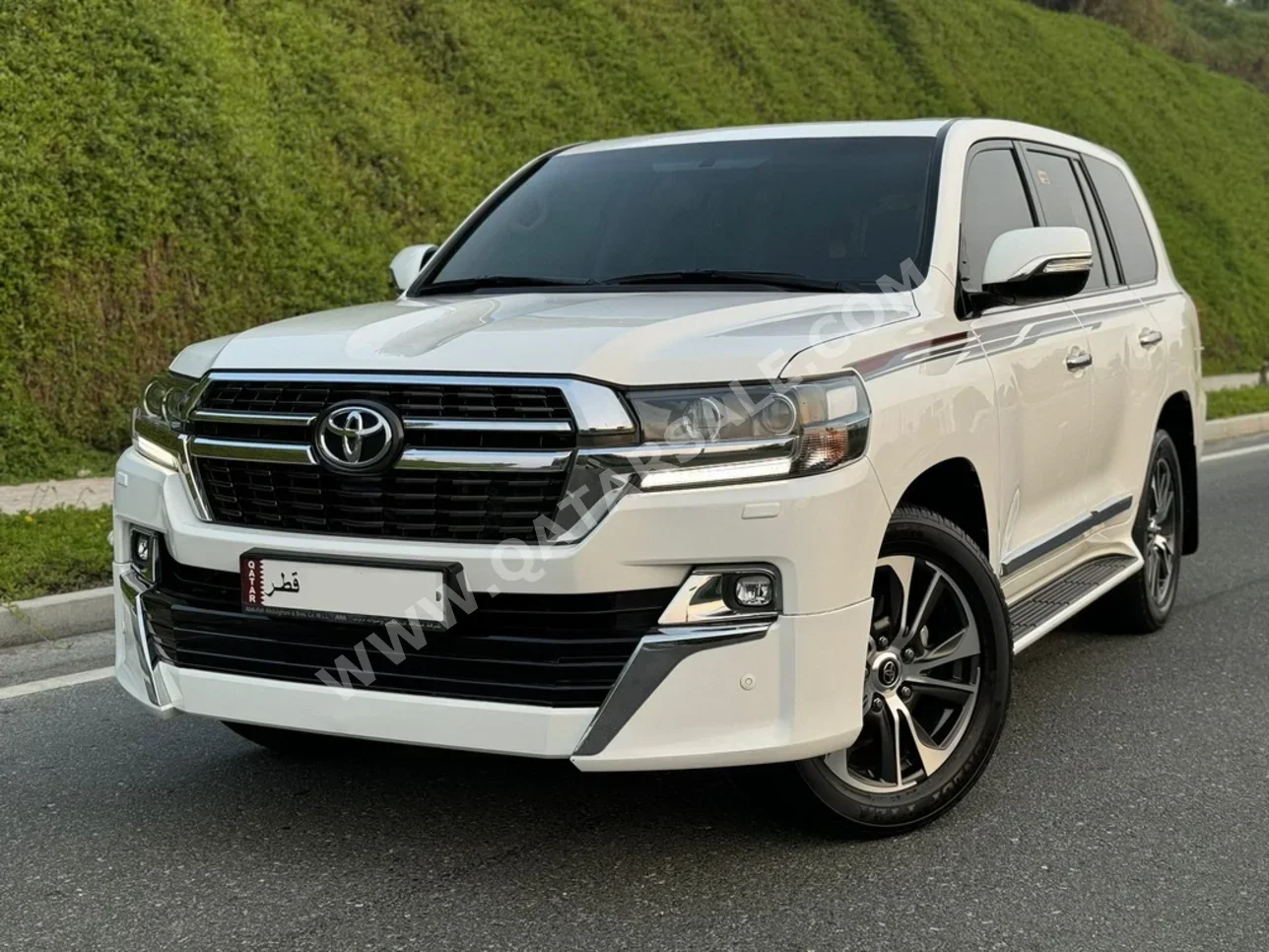 Toyota  Land Cruiser  GXR  2020  Automatic  80,000 Km  8 Cylinder  Four Wheel Drive (4WD)  SUV  White