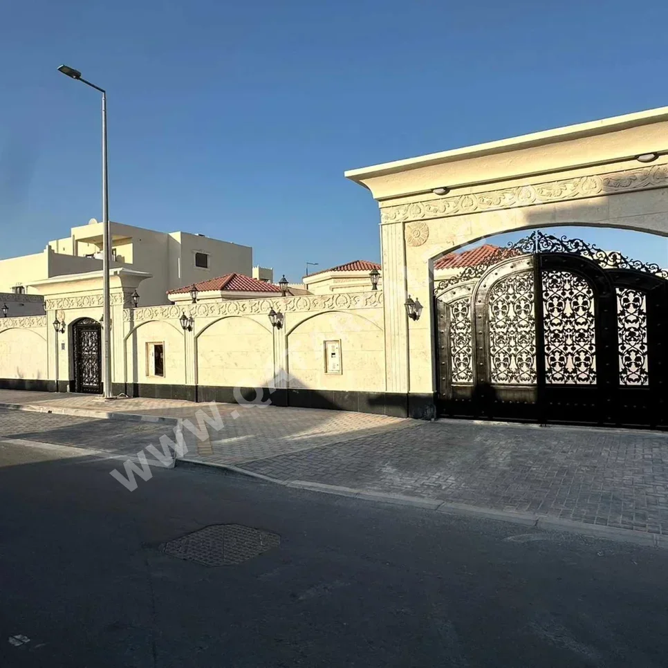 Family Residential  - Semi Furnished  - Doha  - Al Duhail  - 3 Bedrooms