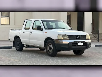 Nissan  Pickup  2009  Manual  400,000 Km  4 Cylinder  Rear Wheel Drive (RWD)  Pick Up  White