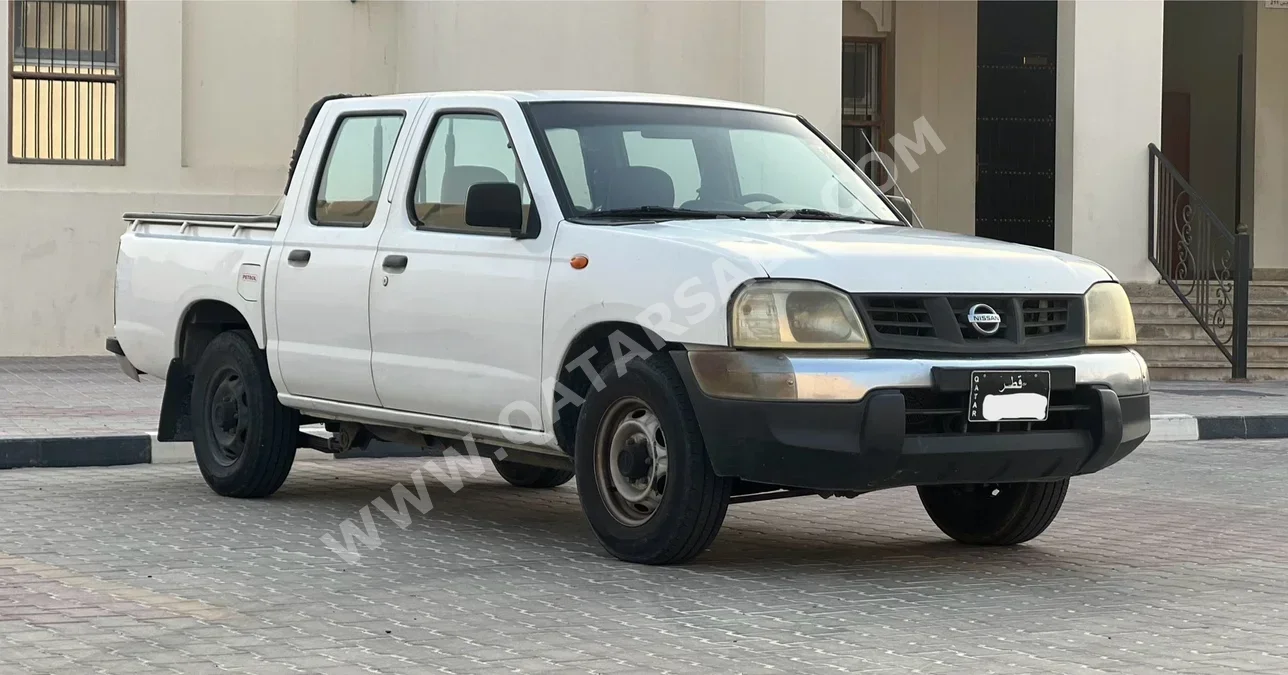 Nissan  Pickup  2009  Manual  400,000 Km  4 Cylinder  Rear Wheel Drive (RWD)  Pick Up  White