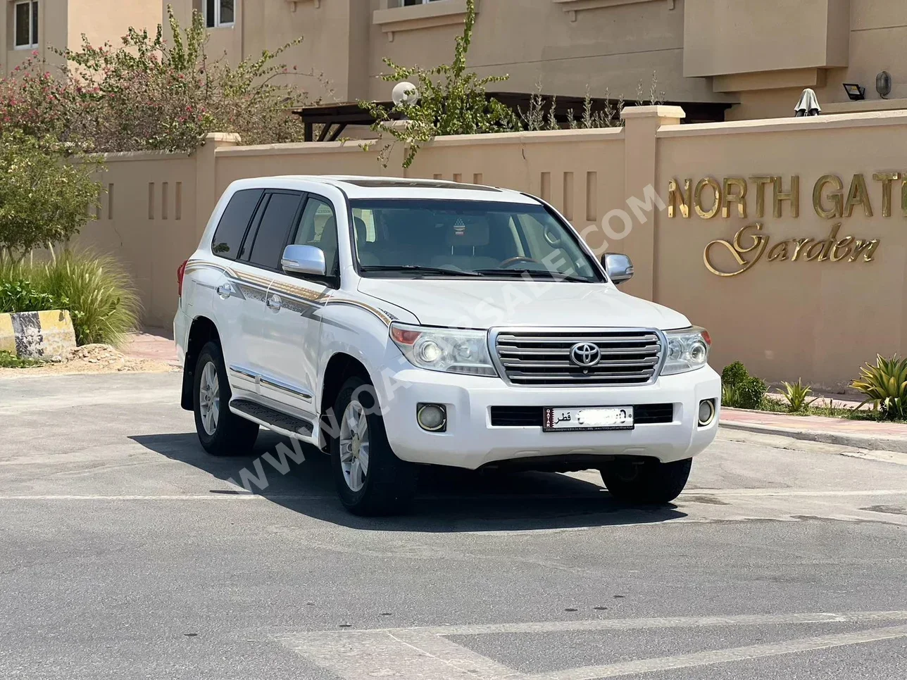 Toyota  Land Cruiser  VXR  2013  Automatic  300,000 Km  8 Cylinder  Four Wheel Drive (4WD)  SUV  White