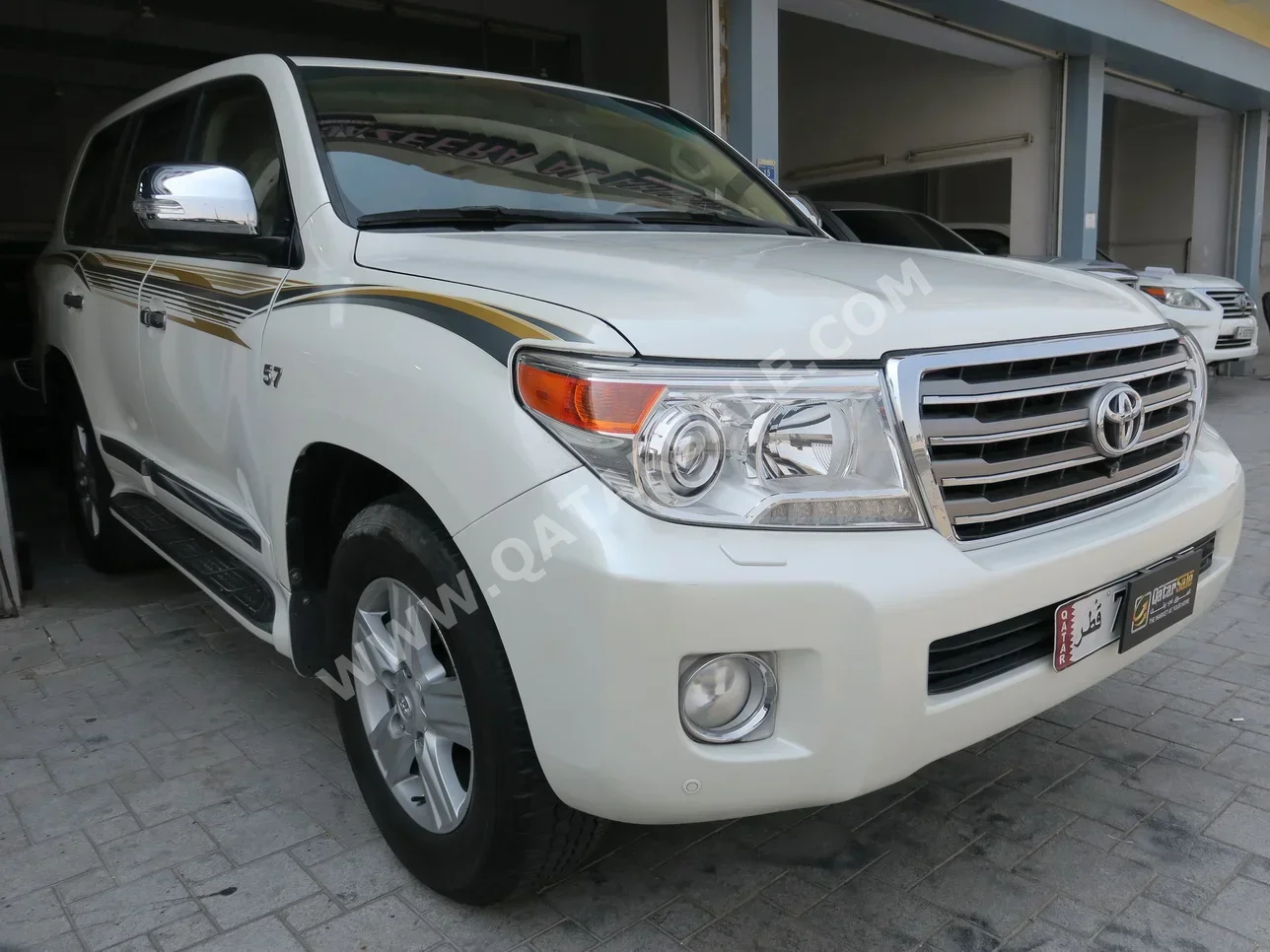 Toyota  Land Cruiser  VXR  2015  Automatic  377,000 Km  8 Cylinder  Four Wheel Drive (4WD)  SUV  White