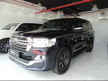 Toyota  Land Cruiser  VXR  2016  Automatic  140,000 Km  8 Cylinder  Four Wheel Drive (4WD)  SUV  Black