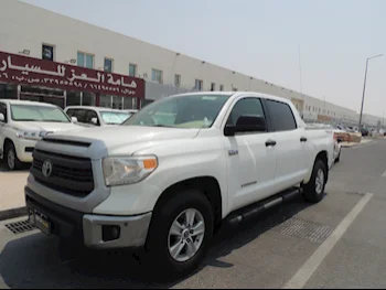 Toyota  Tundra  TRD Sport  2015  Automatic  212,000 Km  8 Cylinder  Four Wheel Drive (4WD)  Pick Up  White