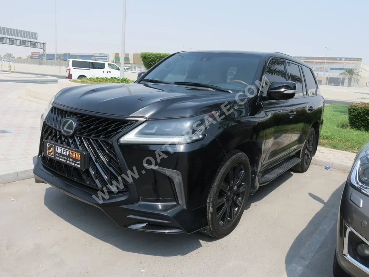 Lexus  LX  570  2017  Automatic  324,000 Km  8 Cylinder  Four Wheel Drive (4WD)  SUV  Black