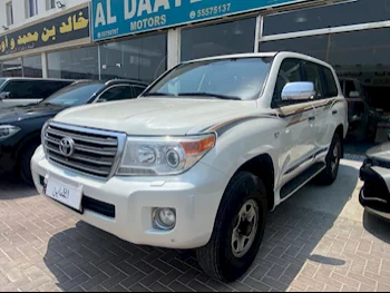 Toyota  Land Cruiser  VXR  2013  Automatic  313,000 Km  8 Cylinder  Four Wheel Drive (4WD)  SUV  White