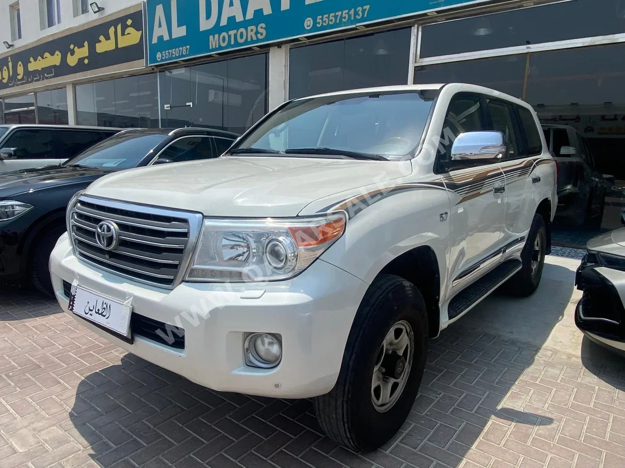 Toyota  Land Cruiser  VXR  2013  Automatic  313,000 Km  8 Cylinder  Four Wheel Drive (4WD)  SUV  White