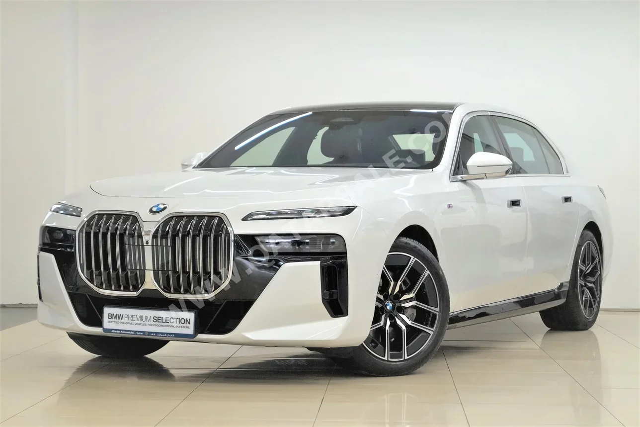 BMW  7-Series  740 i  2023  Automatic  8,600 Km  6 Cylinder  Rear Wheel Drive (RWD)  Sedan  White  With Warranty