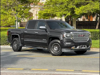 GMC  Sierra  Denali  2016  Automatic  290,000 Km  8 Cylinder  Four Wheel Drive (4WD)  Pick Up  Gray