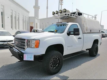 GMC  Sierra  2500 HD  2013  Automatic  215,000 Km  8 Cylinder  Four Wheel Drive (4WD)  Pick Up  White