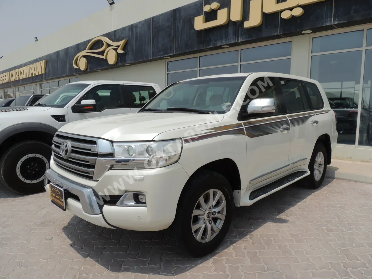 Toyota  Land Cruiser  GXR  2016  Automatic  339,000 Km  8 Cylinder  Four Wheel Drive (4WD)  SUV  White