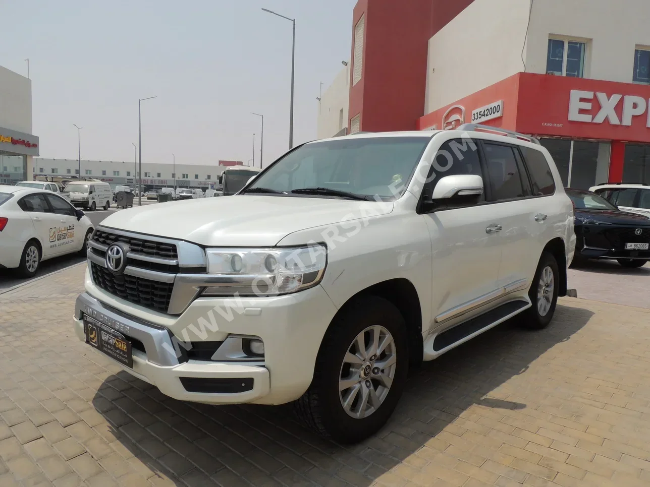 Toyota  Land Cruiser  GXR  2021  Automatic  319,000 Km  8 Cylinder  Four Wheel Drive (4WD)  SUV  White