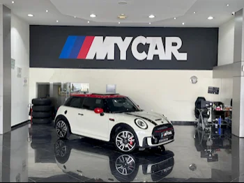 Mini  Cooper  JCW  2022  Automatic  36٬000 Km  4 Cylinder  Front Wheel Drive (FWD)  Hatchback  White  With Warranty