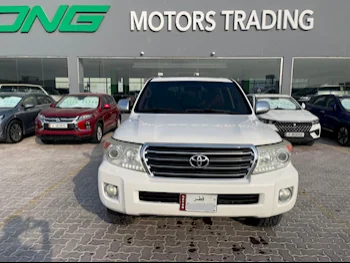 Toyota  Land Cruiser  GXR  2014  Automatic  265,000 Km  6 Cylinder  Four Wheel Drive (4WD)  SUV  White