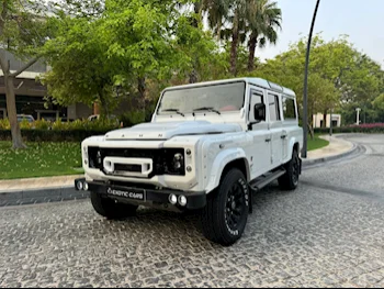 Land Rover  Defender  2016  Manual  25,000 Km  4 Cylinder  Four Wheel Drive (4WD)  SUV  White