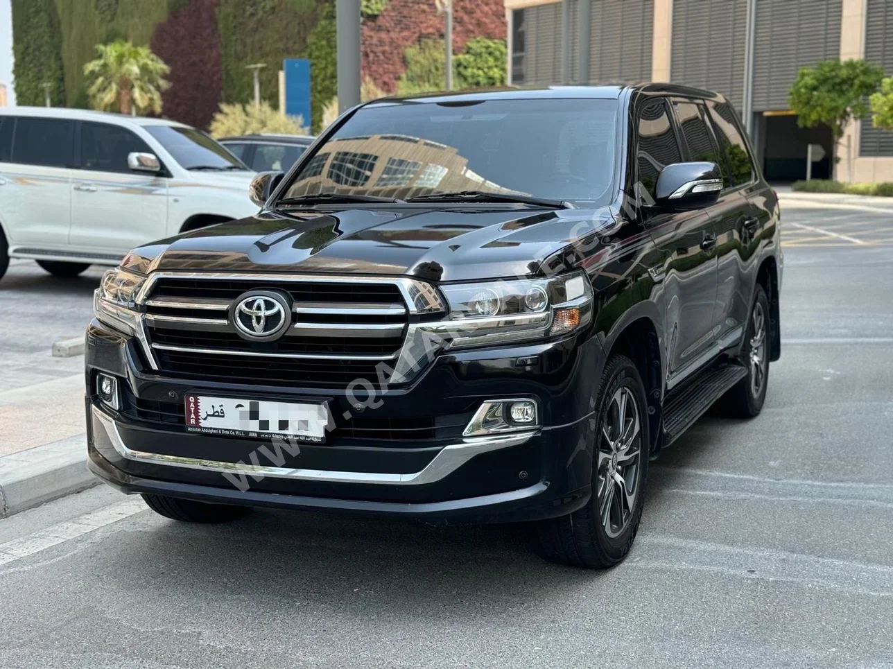 Toyota  Land Cruiser  GXR- Grand Touring  2020  Automatic  92٬000 Km  8 Cylinder  Four Wheel Drive (4WD)  SUV  Black