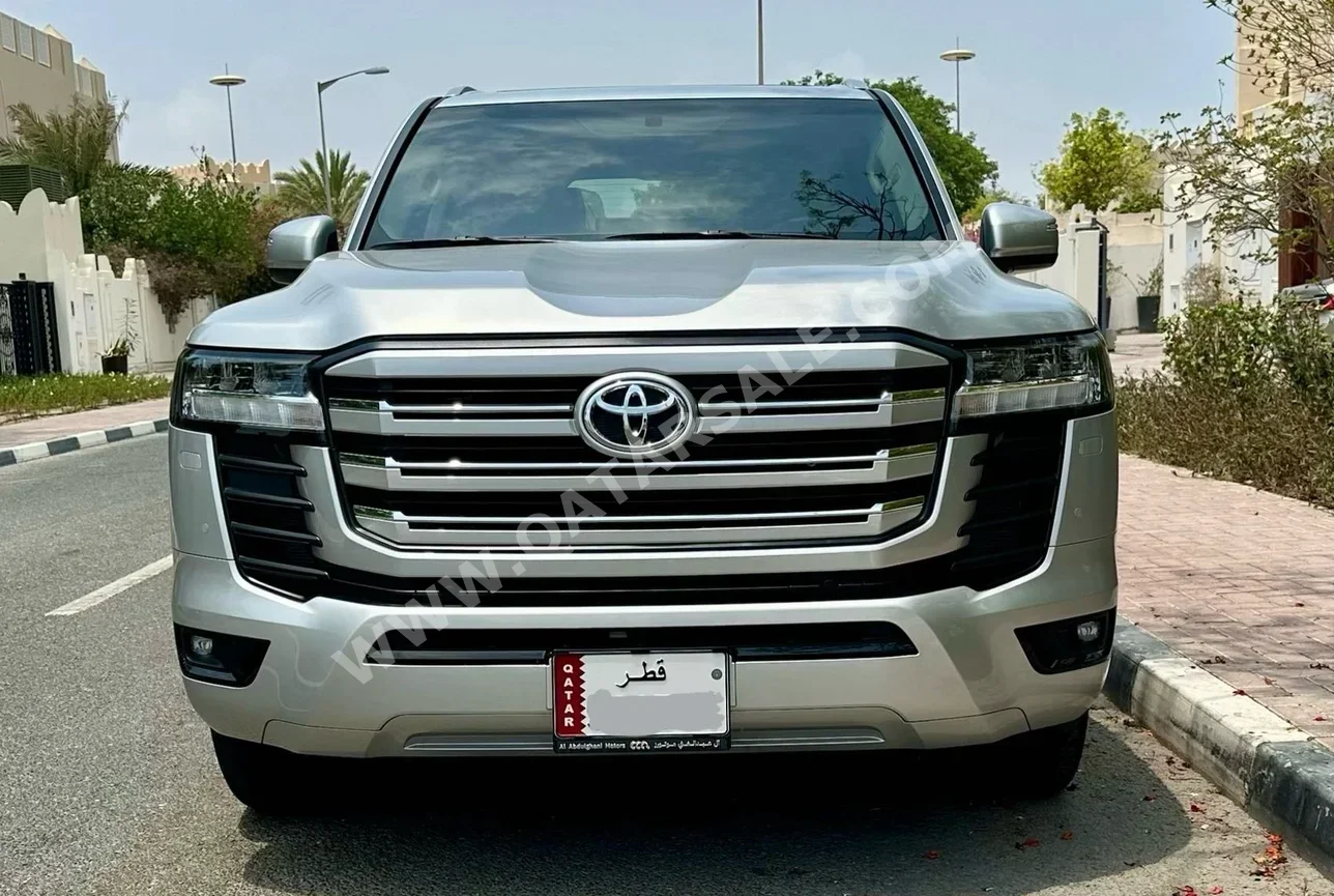 Toyota  Land Cruiser  GXR Twin Turbo  2024  Automatic  5٬000 Km  6 Cylinder  Four Wheel Drive (4WD)  SUV  Silver  With Warranty