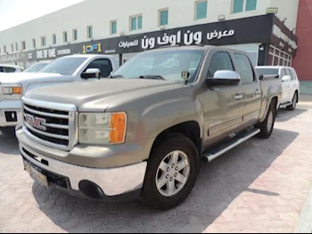 GMC  Sierra  1500  2012  Automatic  174,000 Km  8 Cylinder  Four Wheel Drive (4WD)  Pick Up  Gray