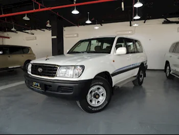 Toyota  Land Cruiser  GXR  1999  Manual  304,000 Km  6 Cylinder  Four Wheel Drive (4WD)  SUV  White