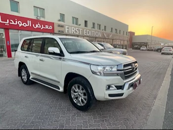 Toyota  Land Cruiser  GXR  2018  Automatic  221,000 Km  8 Cylinder  Four Wheel Drive (4WD)  SUV  White