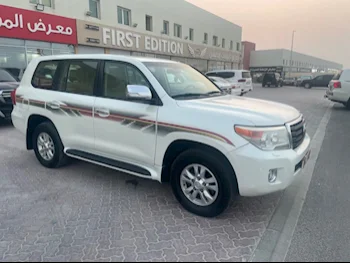 Toyota  Land Cruiser  GXR  2012  Automatic  299,000 Km  8 Cylinder  Four Wheel Drive (4WD)  SUV  White