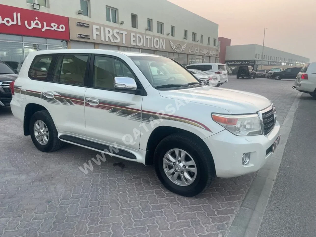 Toyota  Land Cruiser  GXR  2012  Automatic  299,000 Km  8 Cylinder  Four Wheel Drive (4WD)  SUV  White